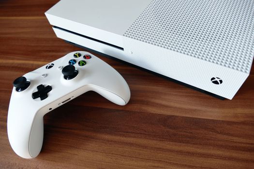 score a 600 discount on microsoft s must